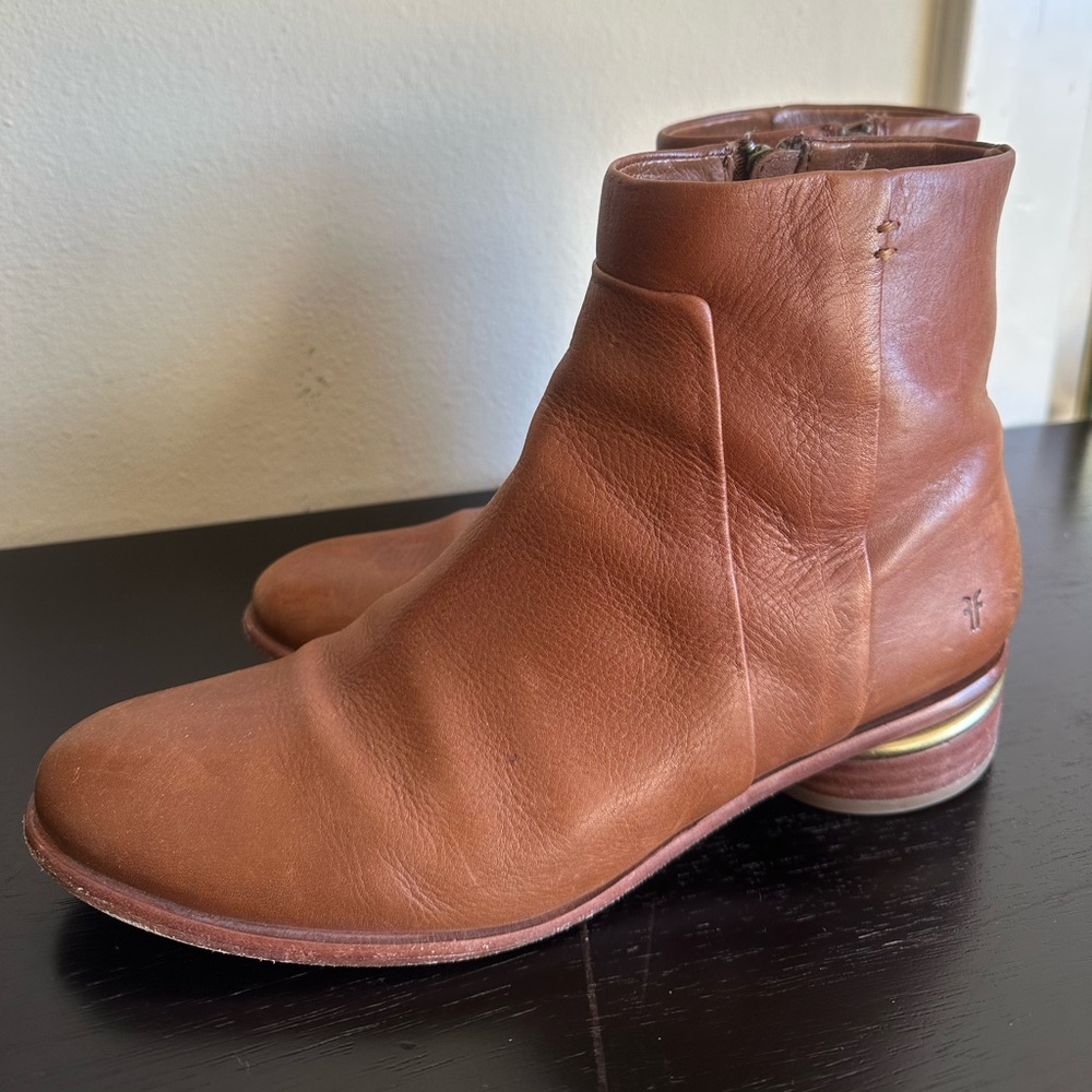 Frye ‘Charlie’ Leather Boots - 10
